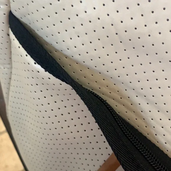 Haute Shore Crossbody Bag - Picture 7 of 9